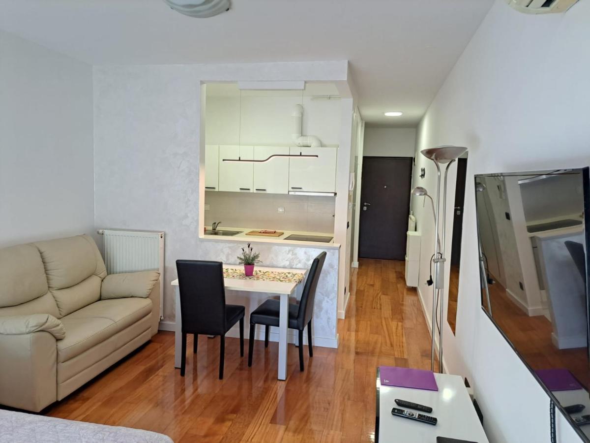 Nova Galerija Studio Ema I Apartman Anita- Parking In Garage Zagreb Exterior photo